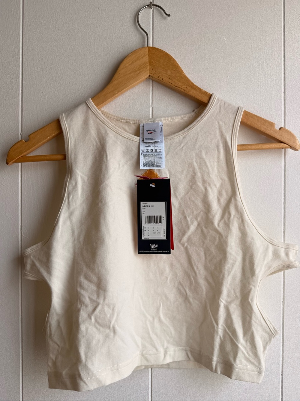Reebok crewneck Cutout Tank Top in Cream with Embroidered Detail - Picture 2 of 3